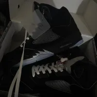 Air Jordan 5“Black Metallic Reimagined