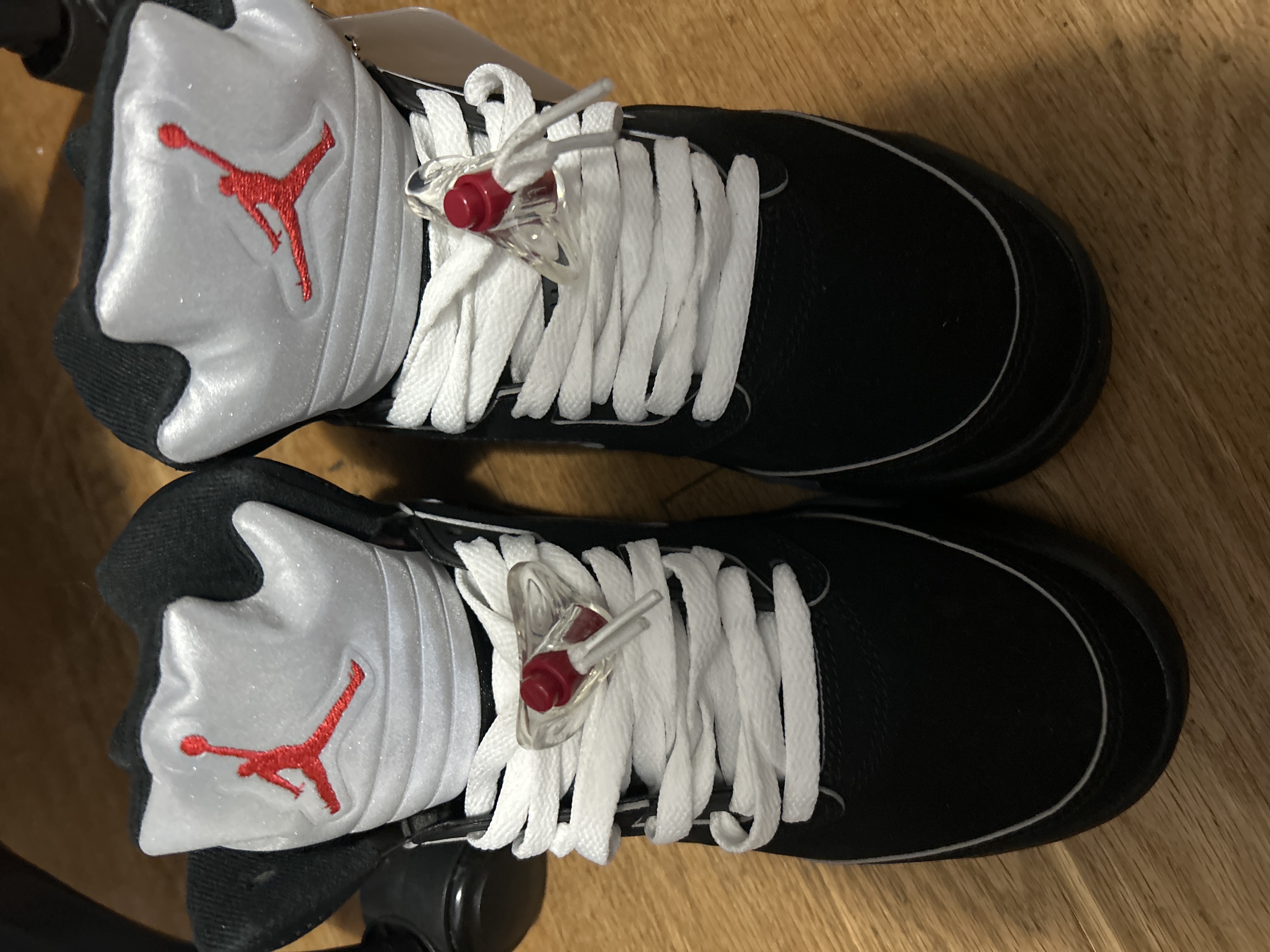 Air Jordan 5“Black Metallic Reimagined" HF3975-001 review leo 00