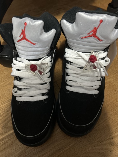 Air Jordan 5“Black Metallic Reimagined" HF3975-001 review leo 00
