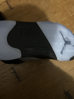 Air Jordan 5“Black Metallic Reimagined" HF3975-001 review leo 04