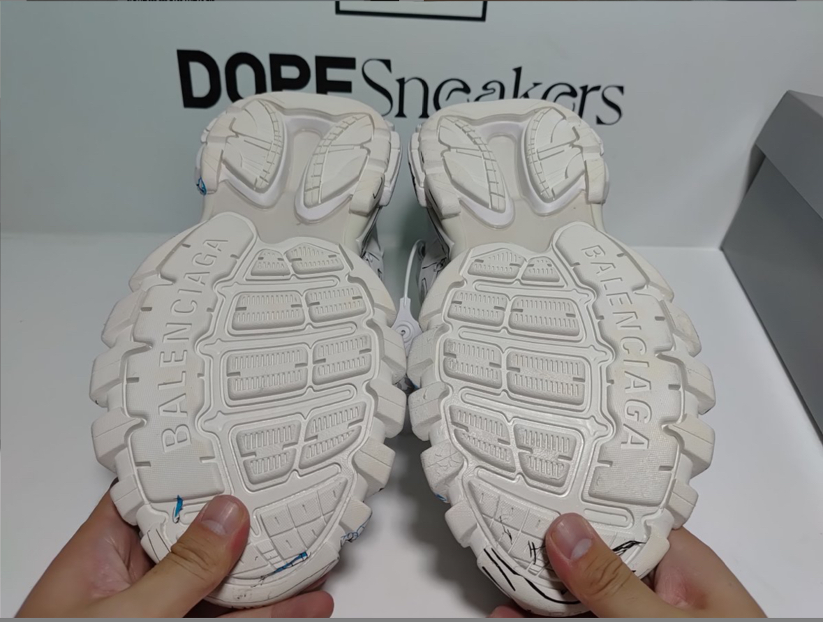 Balenciaga Track. Black Graffiti Art 542436 W3SRA 9014 review ggggg 02