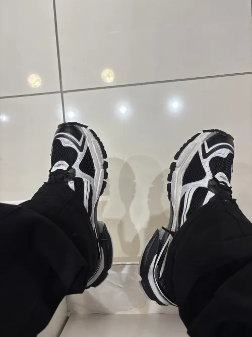 Balenciaga Runner7 Sneaker 'White Black'72774 W3RMU 9010 review 