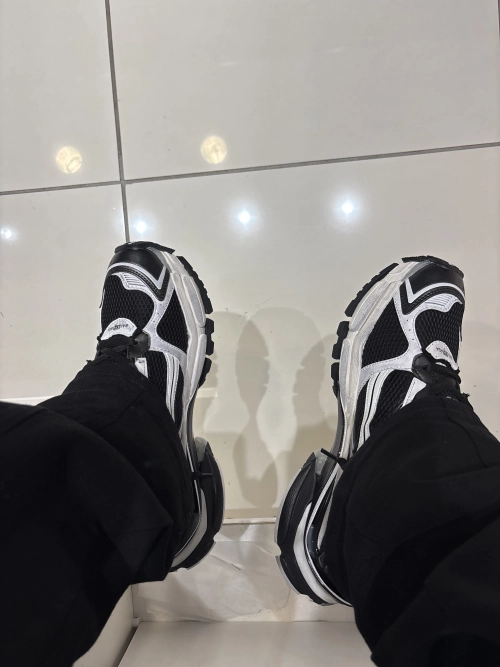 Balenciaga Runner7 Sneaker 'White Black'72774 W3RMU 9010 review 