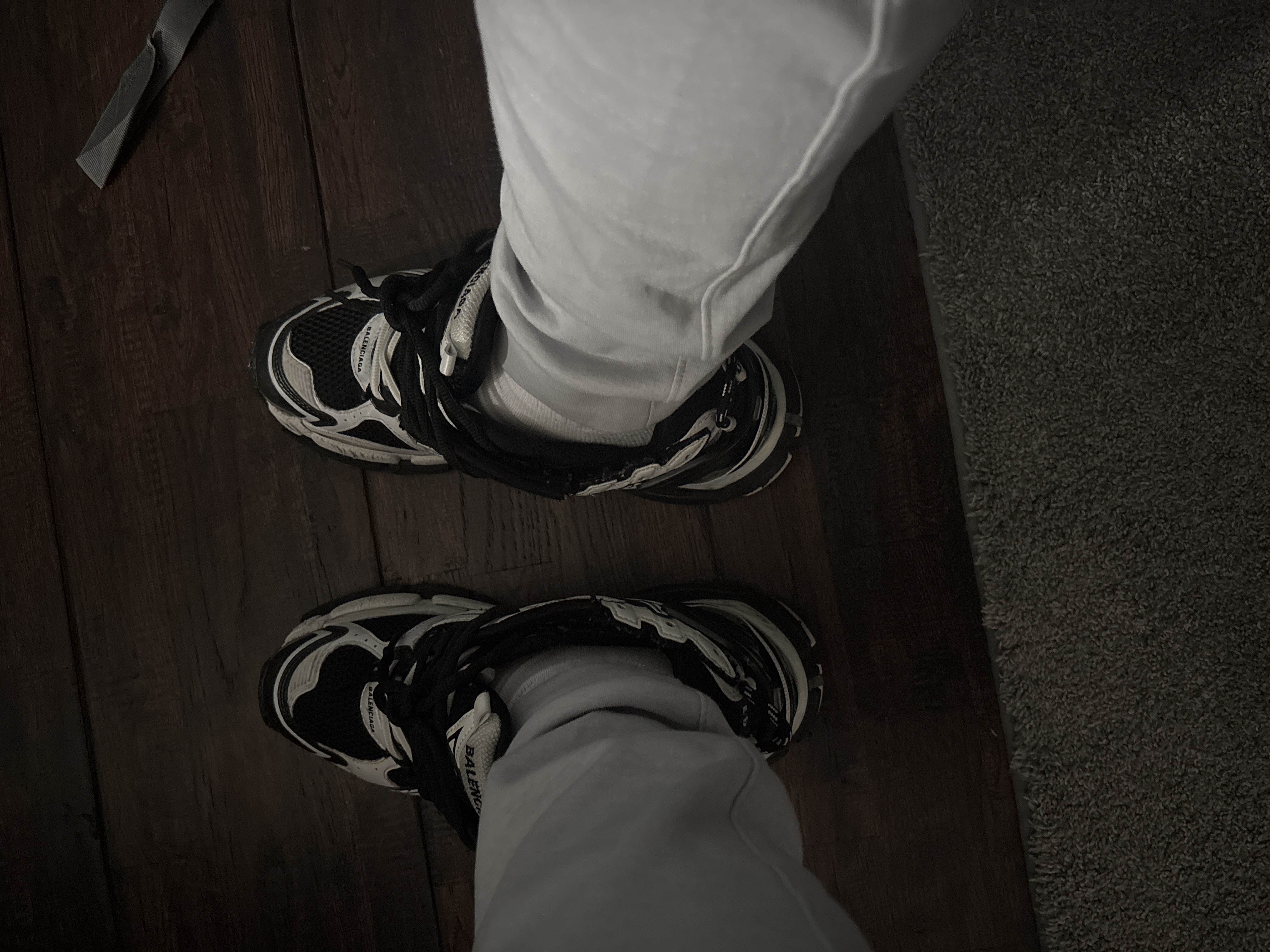 Balenciaga Runner7 Sneaker 'White Black'72774 W3RMU 9010 review lee