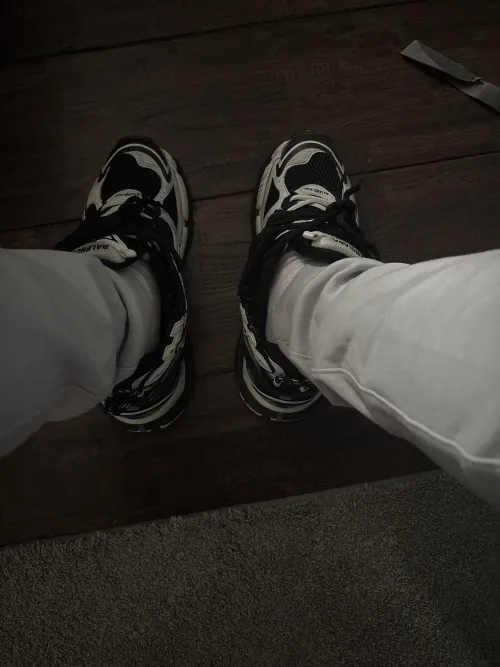Balenciaga Runner7 Sneaker 'White Black'72774 W3RMU 9010 review 