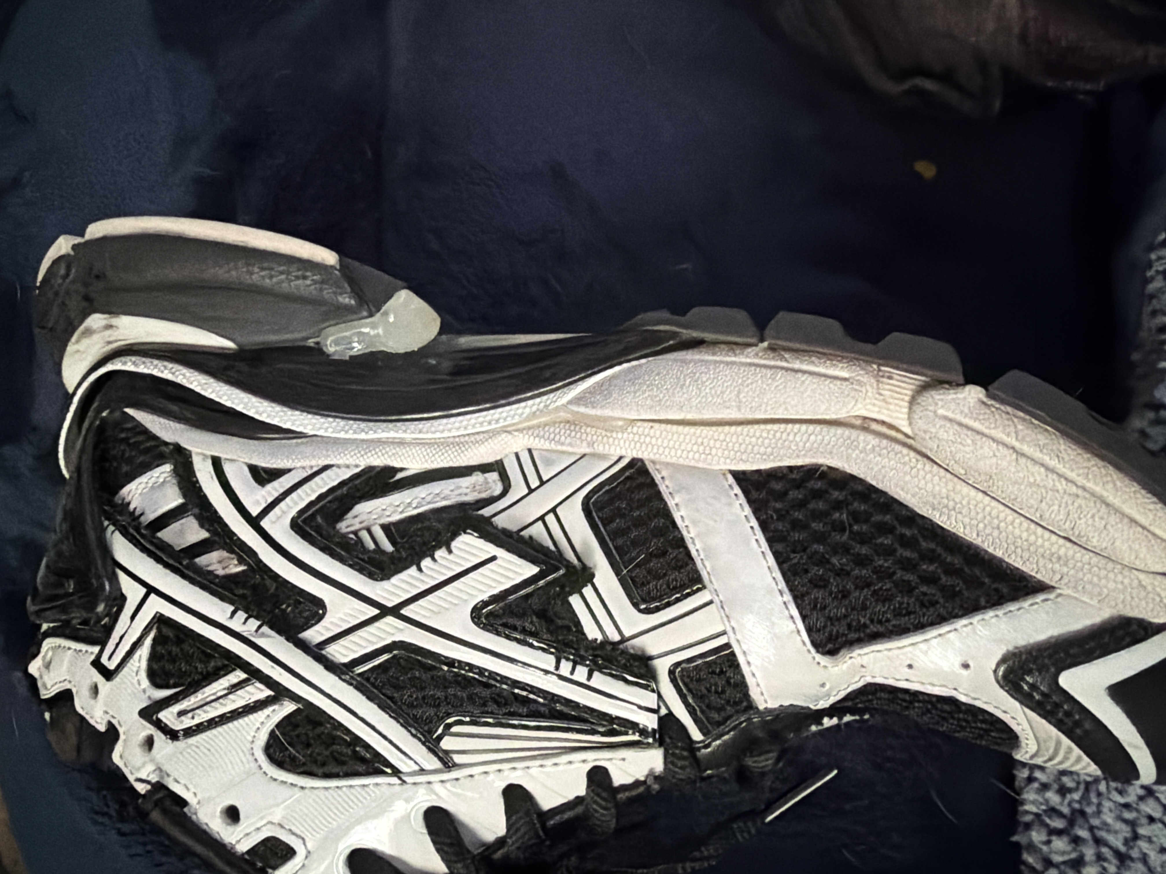 Balenciaga Runner Black White 677402W3RB29010 review Cam 01