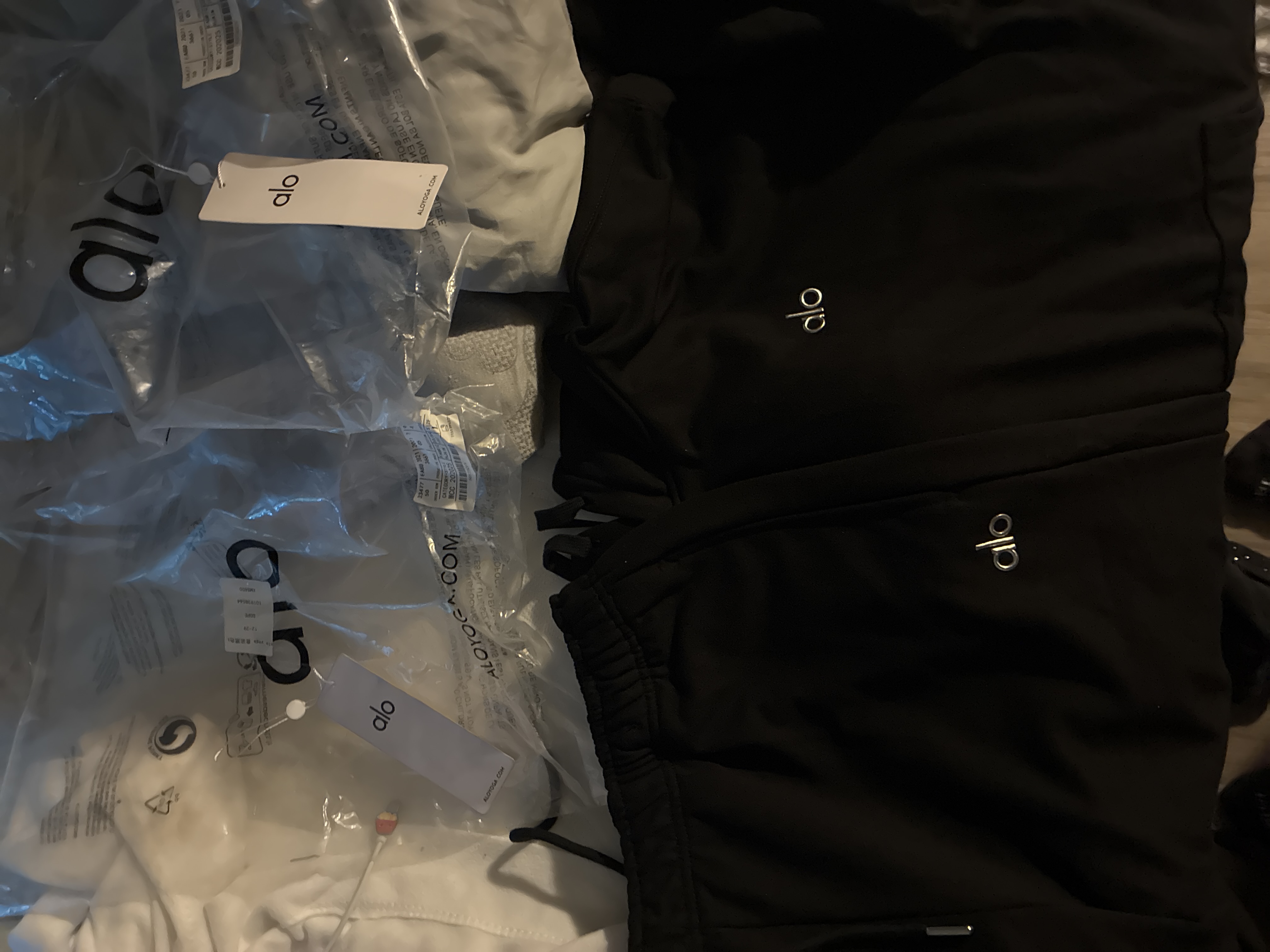 alo yoga Accolade Hoodie Sportswear Set Black review J