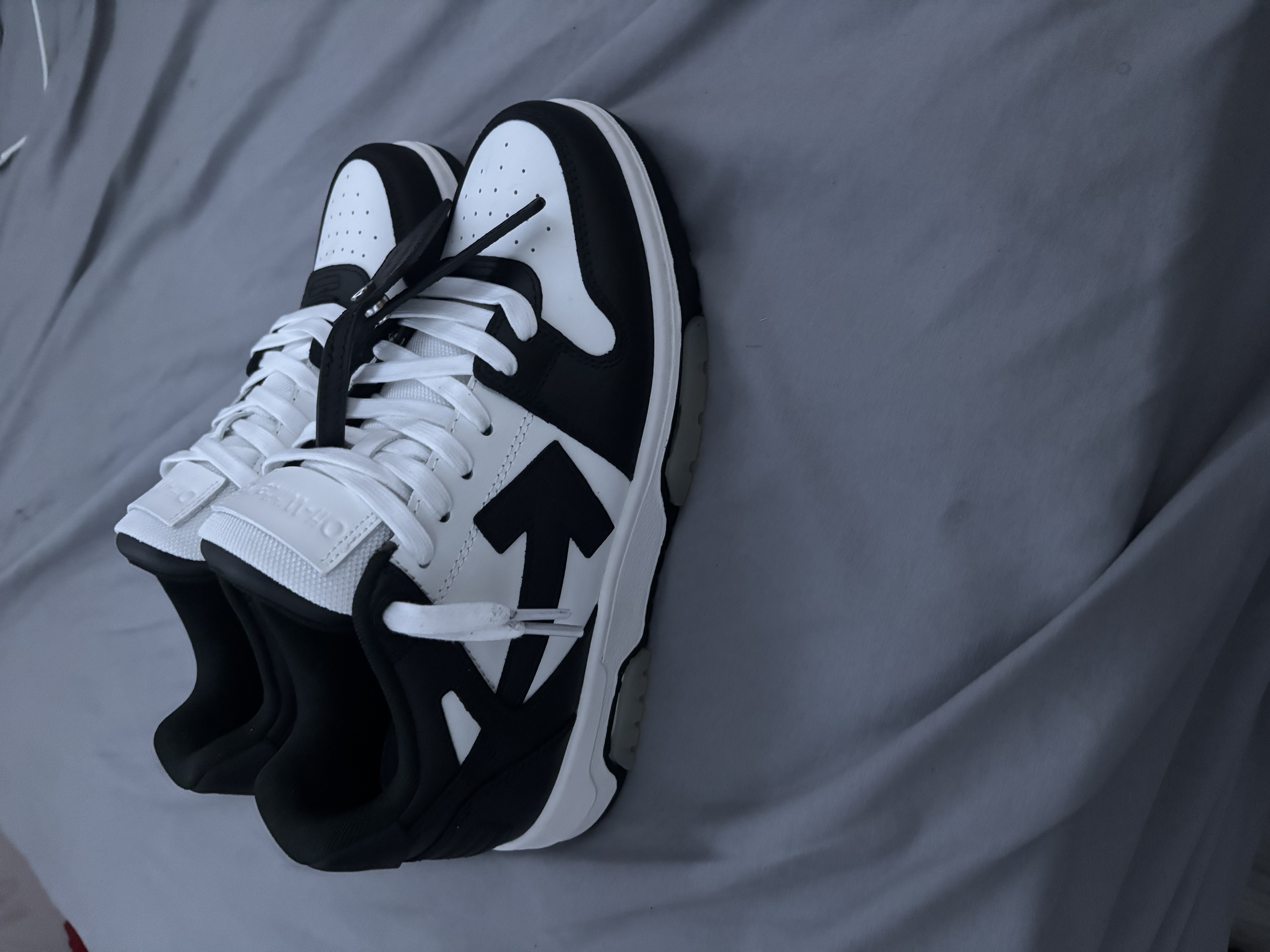 OFF-WHITE Out Of Office White Black White OMIA189C99LEA0011004 review 0