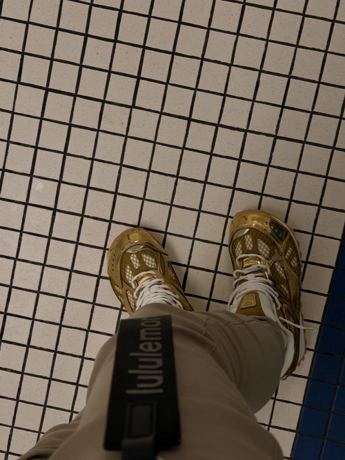 Bottega Veneta Orbit Gold reviewed byBucket