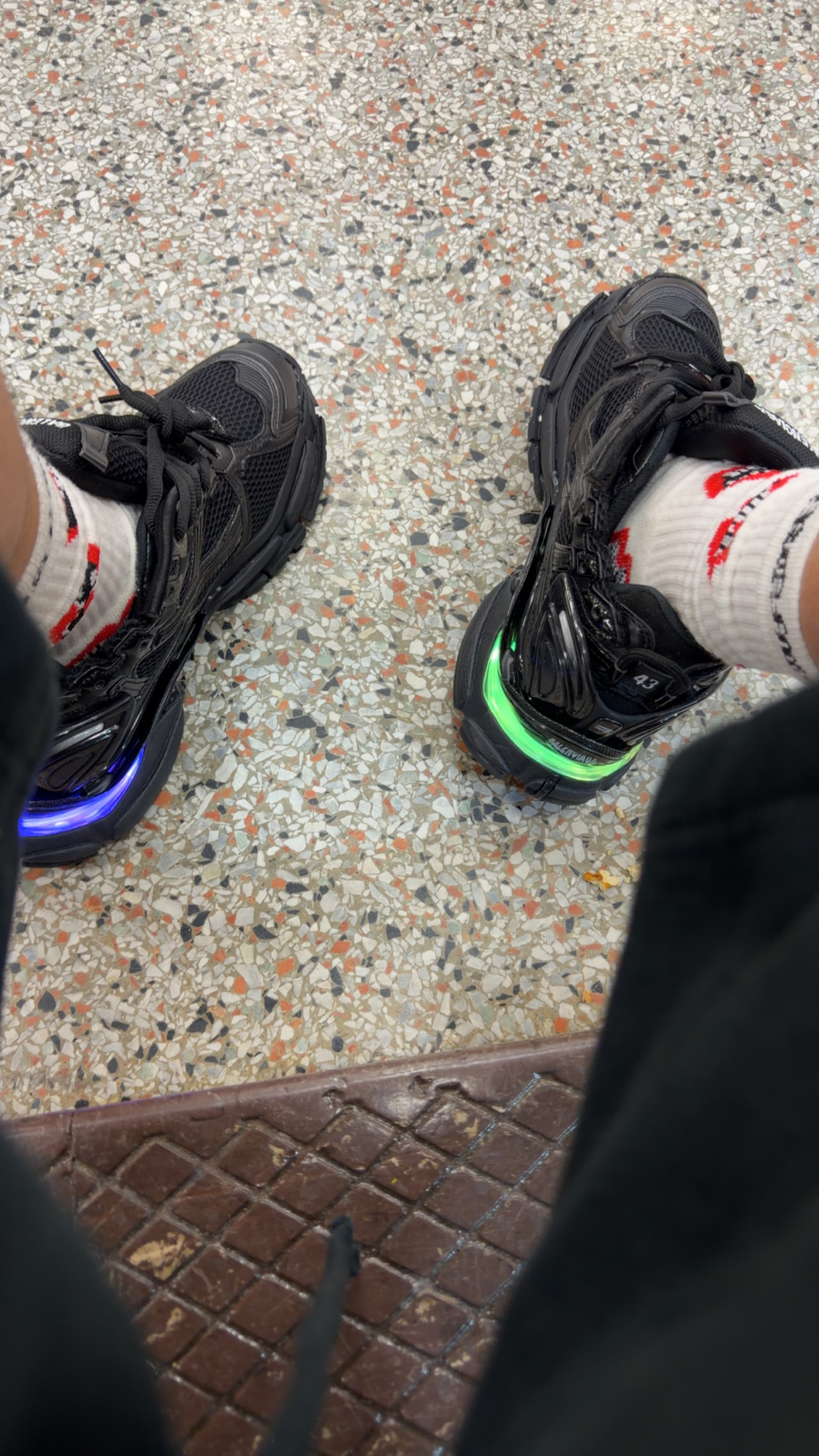 Balenciaga RUNNER LED SNEAKER IN BLACK review Nick 03