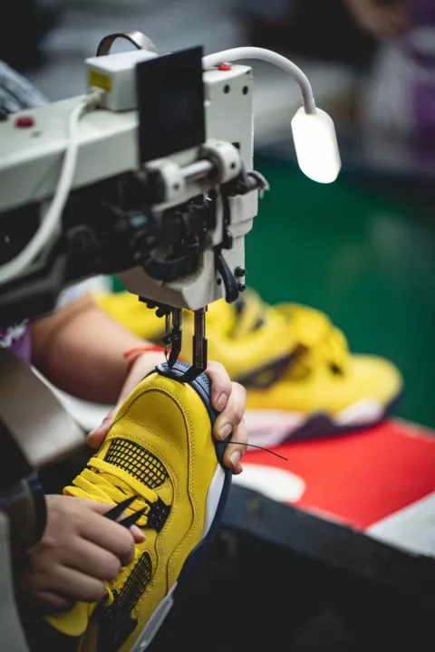 Featured image for the making of  Air Jordan 4 Retro LS Lightni  CT8527-700 