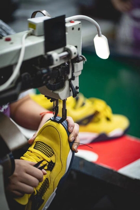 Featured image for the making of  Air Jordan 4 Retro LS Lightni  CT8527-700