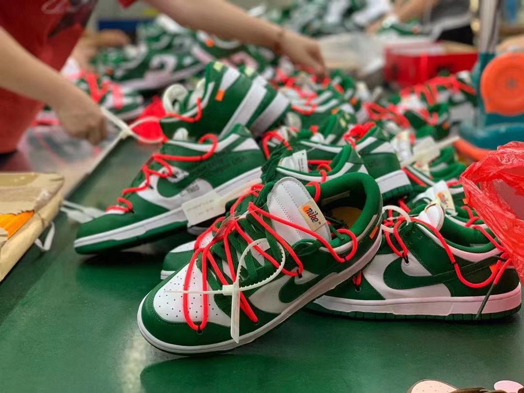 Factory Made Authentic OFF WHITE x Nike Dunk SB Low White Michigan