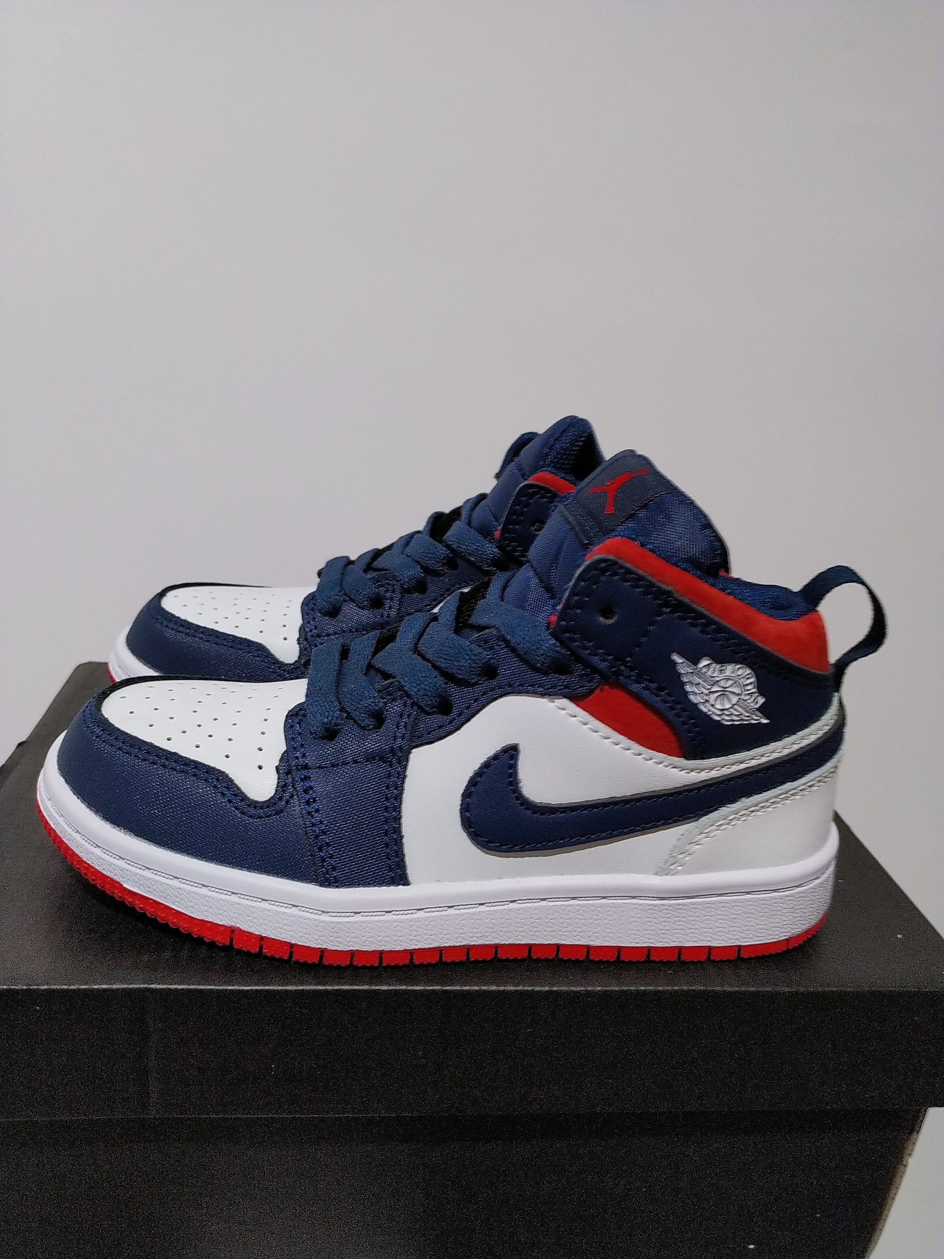 Jordan Kids Shoes | Jordan 1 Mid SE USA Kids, 852542-104