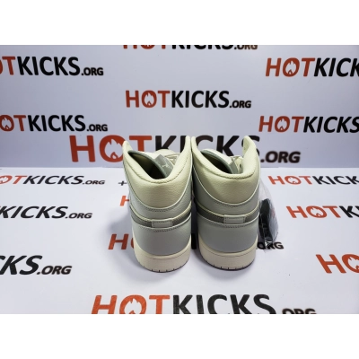 OG Jordan 1 Mid Light Bone, 852542-003 02