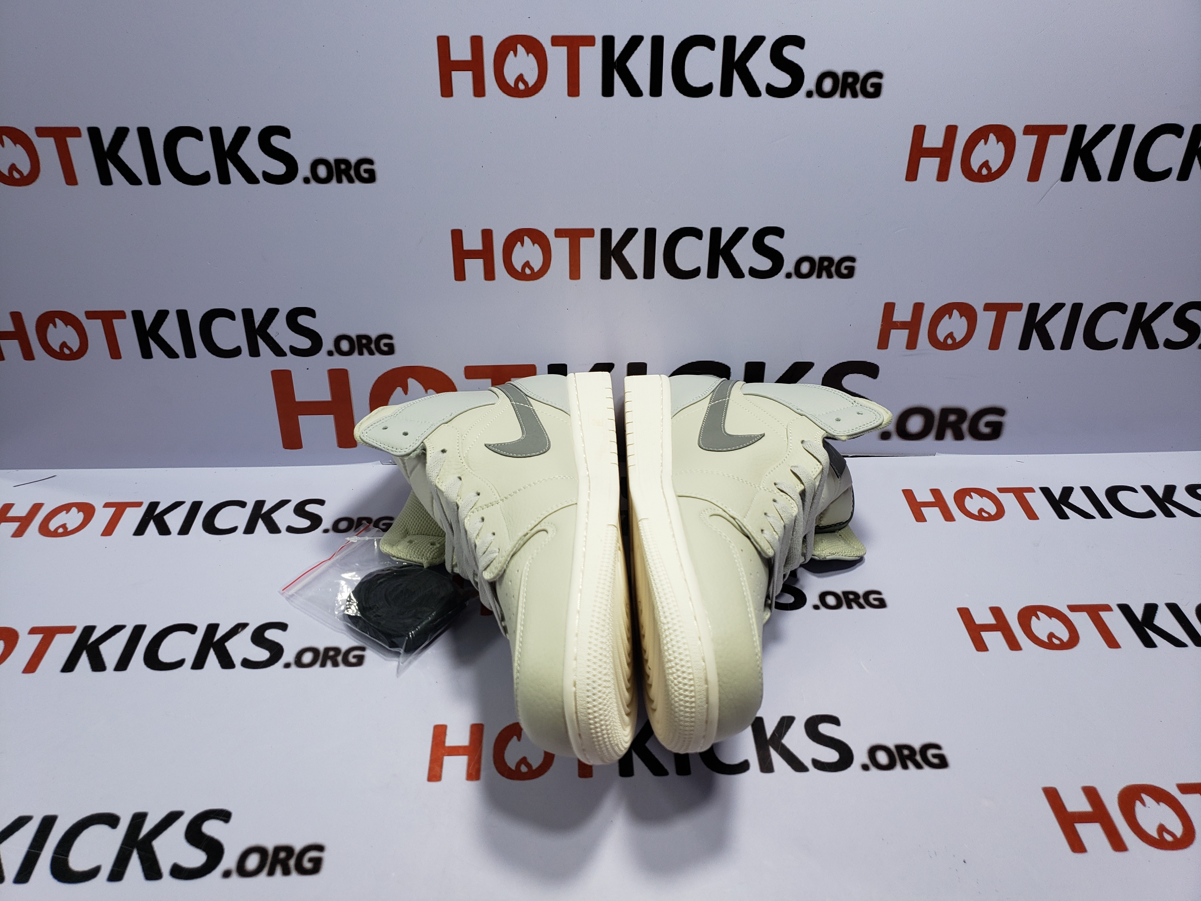 OG Jordan 1 Mid Light Bone, 852542-003