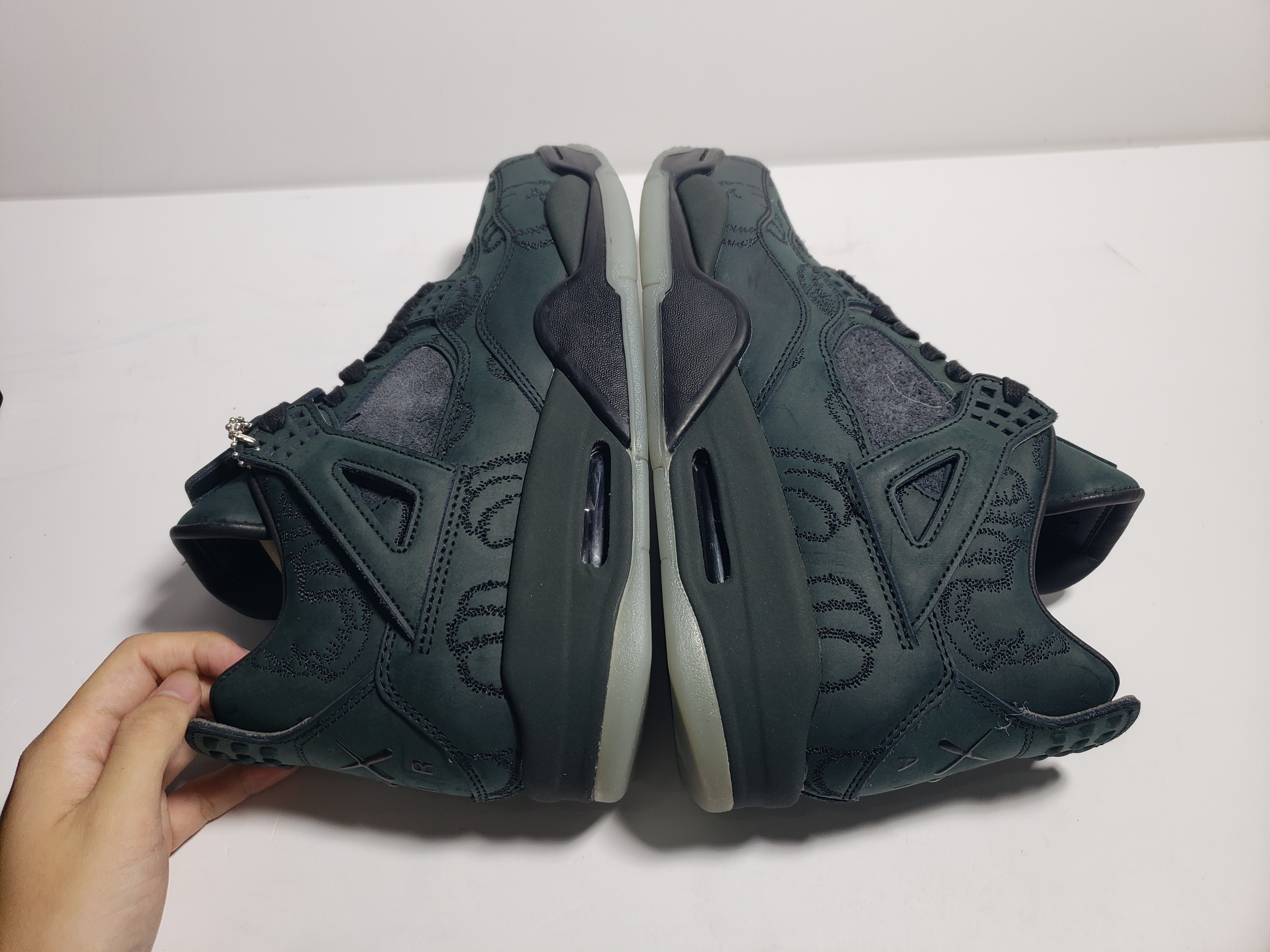 LJR Jordan 4 Retro Kaws Black，930155-001