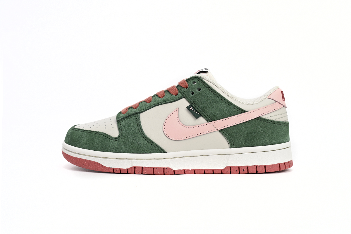 OG Dunk Low SE All Petals United Fir Green (Women's),FN8923-061