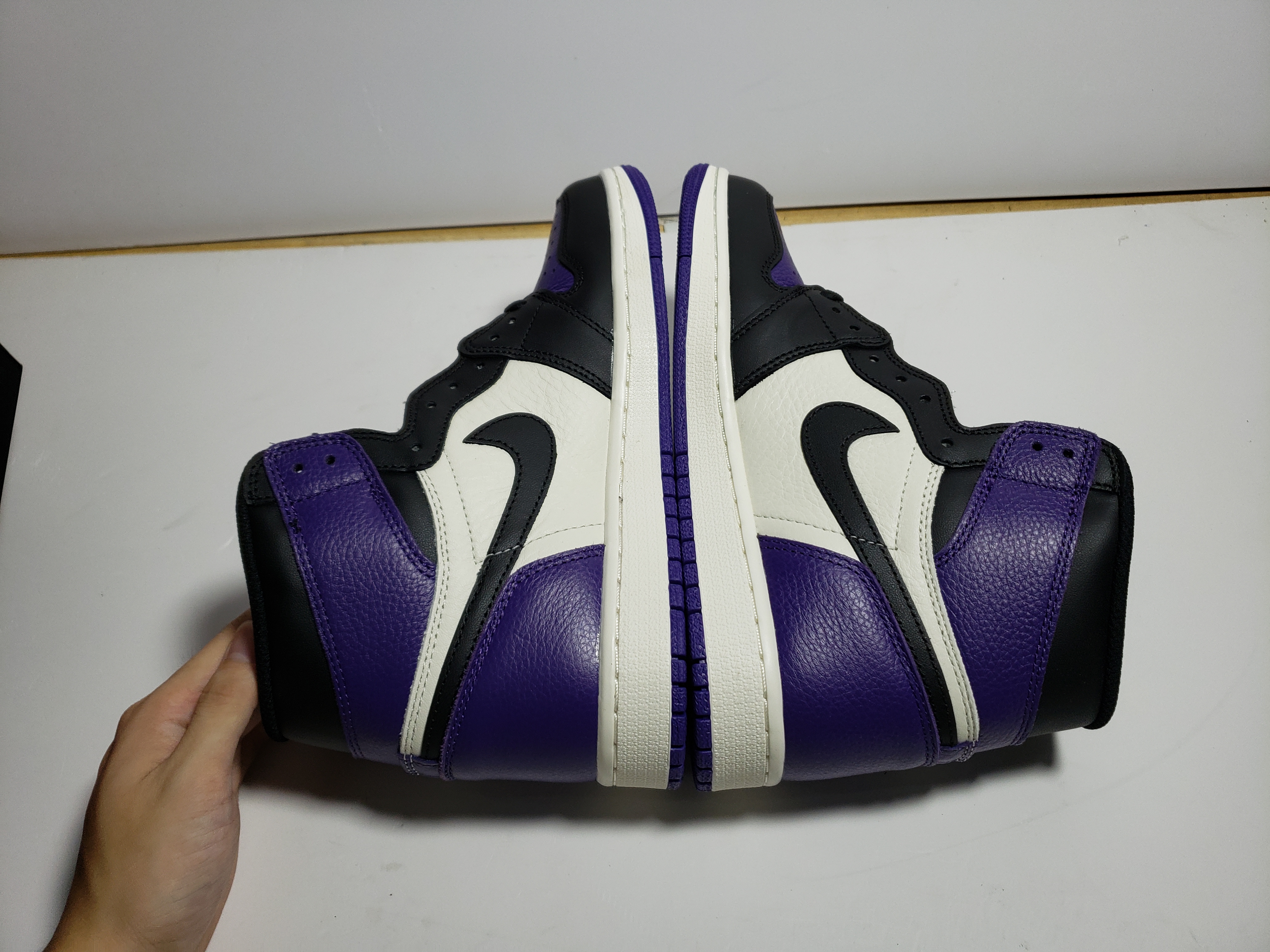 OG Jordan 1 Retro High Court Purple, 555088-501