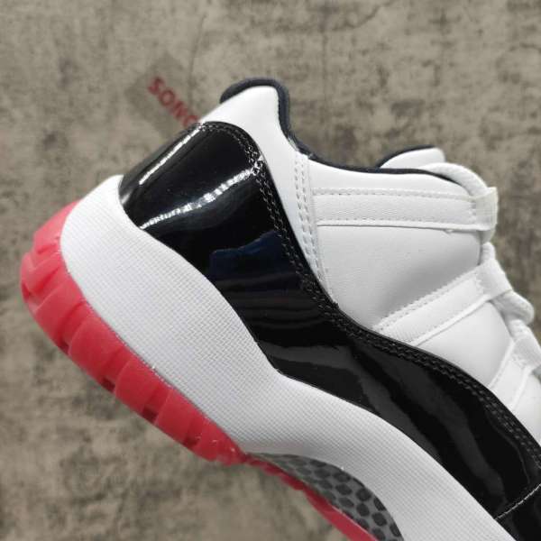 Air Jordan 11 Retro Low Concord Bred AV2187-160