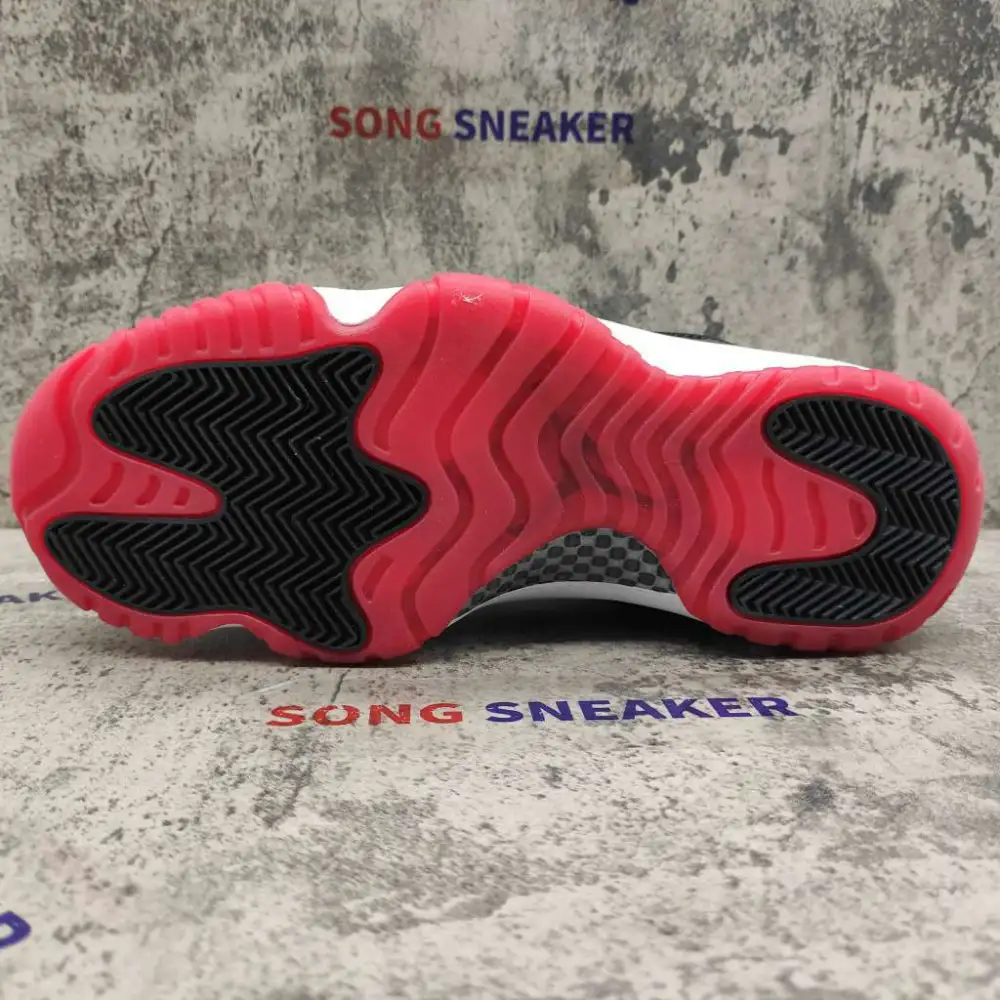 Air Jordan 11 Retro Low Concord Bred AV2187-160