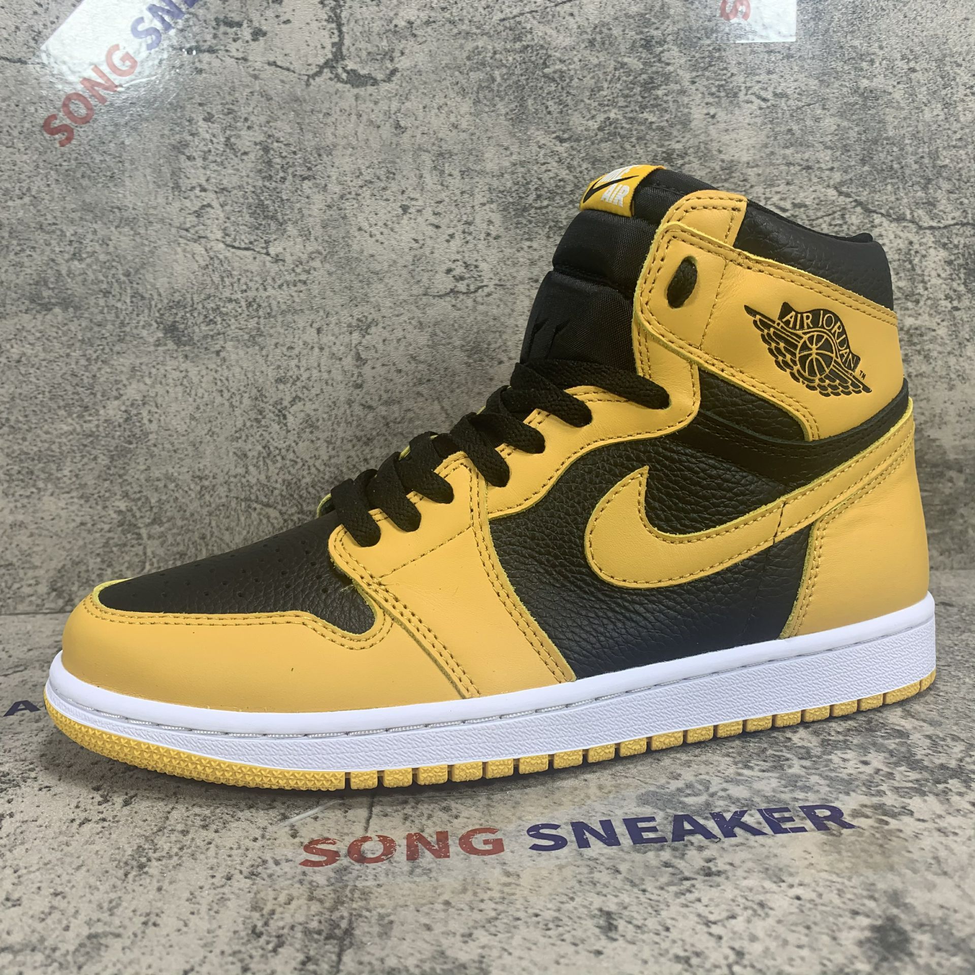 Air Jordan 1 High OG Pollen 555088-701