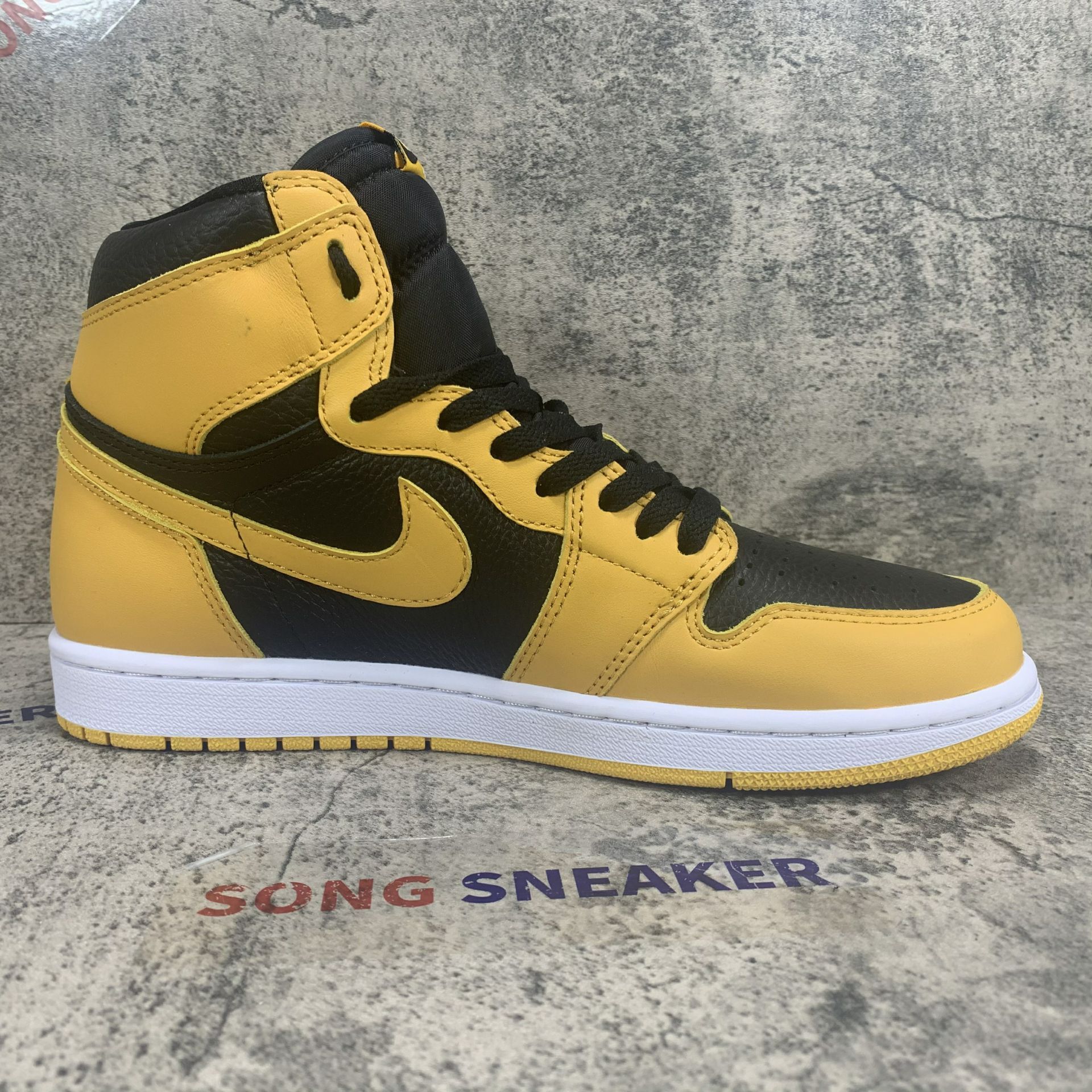 Air Jordan 1 High OG Pollen 555088-701