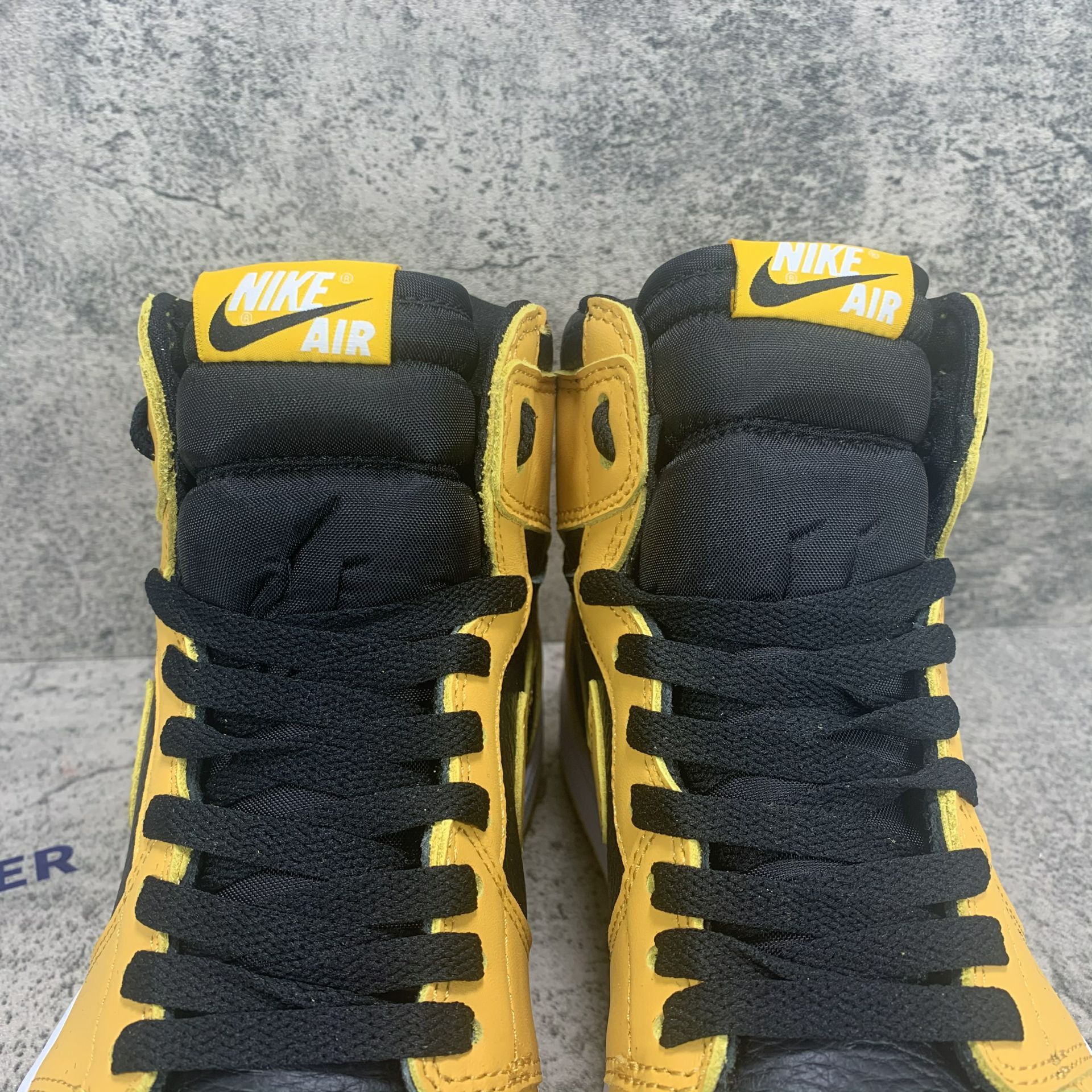 Air Jordan 1 High OG Pollen 555088-701