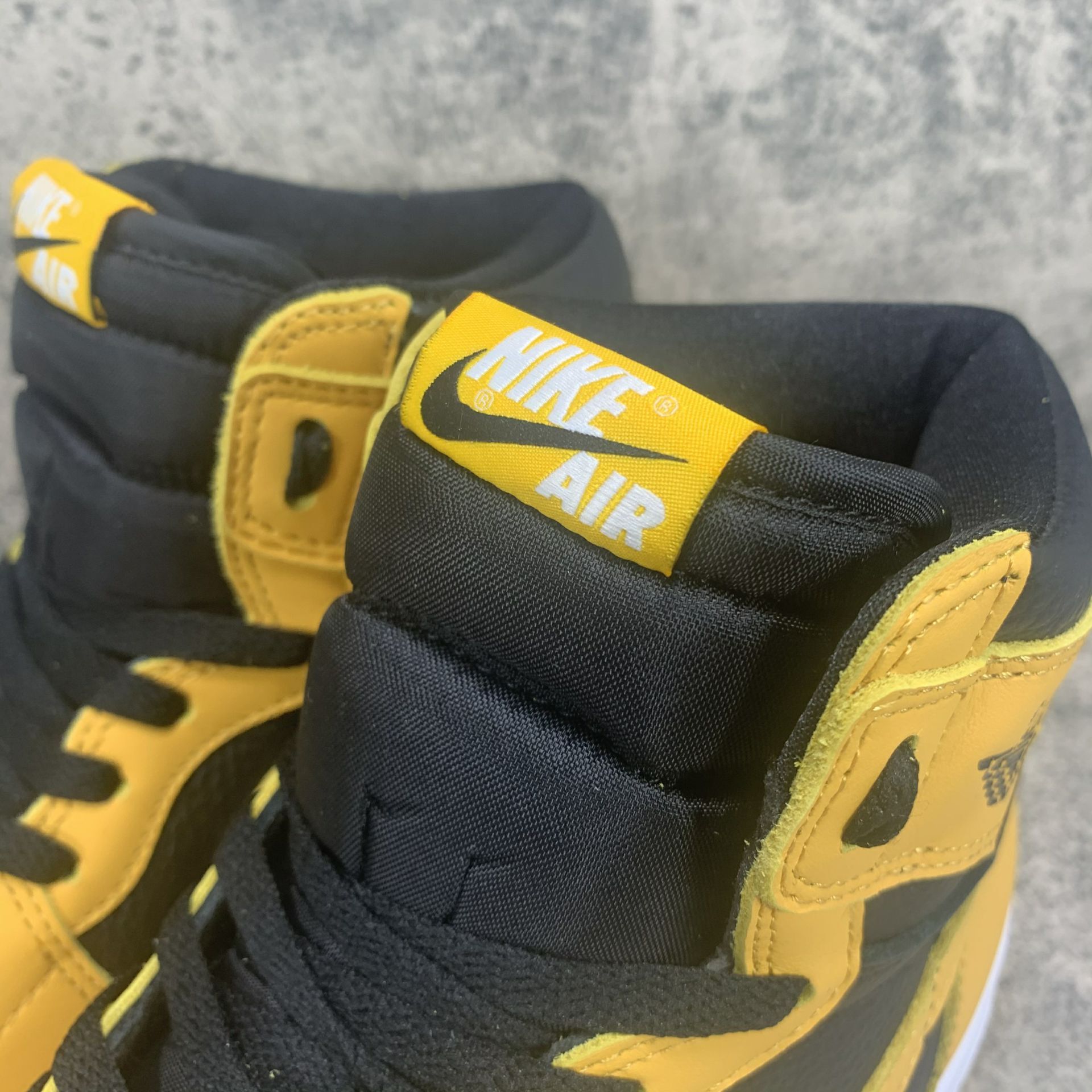 Air Jordan 1 High OG Pollen 555088-701