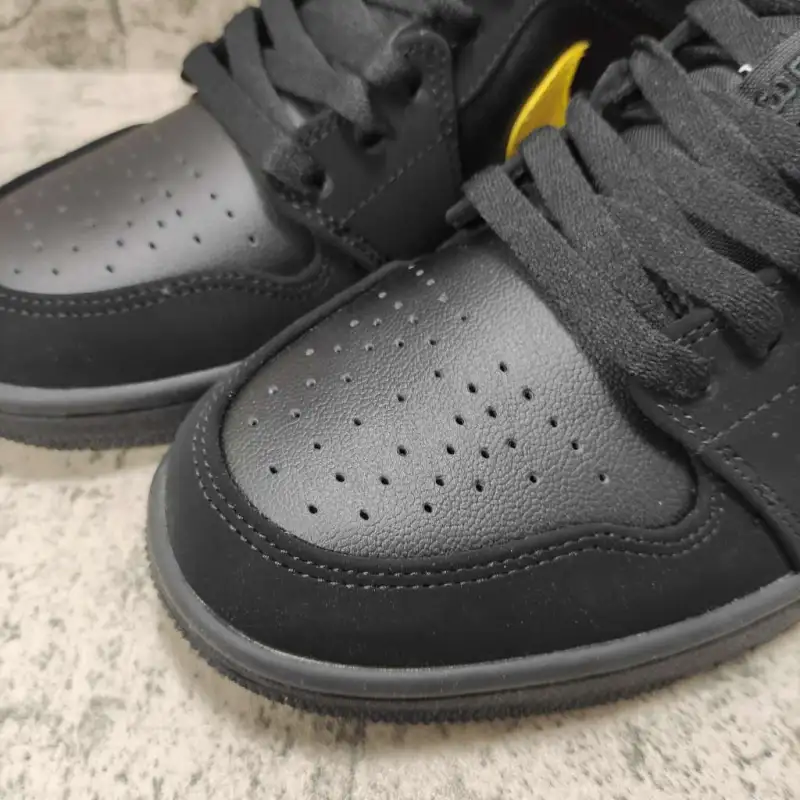 Air Jordan 1 Low Black Gold 553558-071