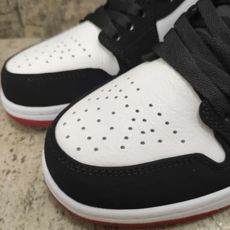 Air Jordan 1 Low Black Toe 553558-116