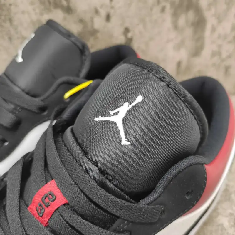 Air Jordan 1 Low Black Toe 553558-116