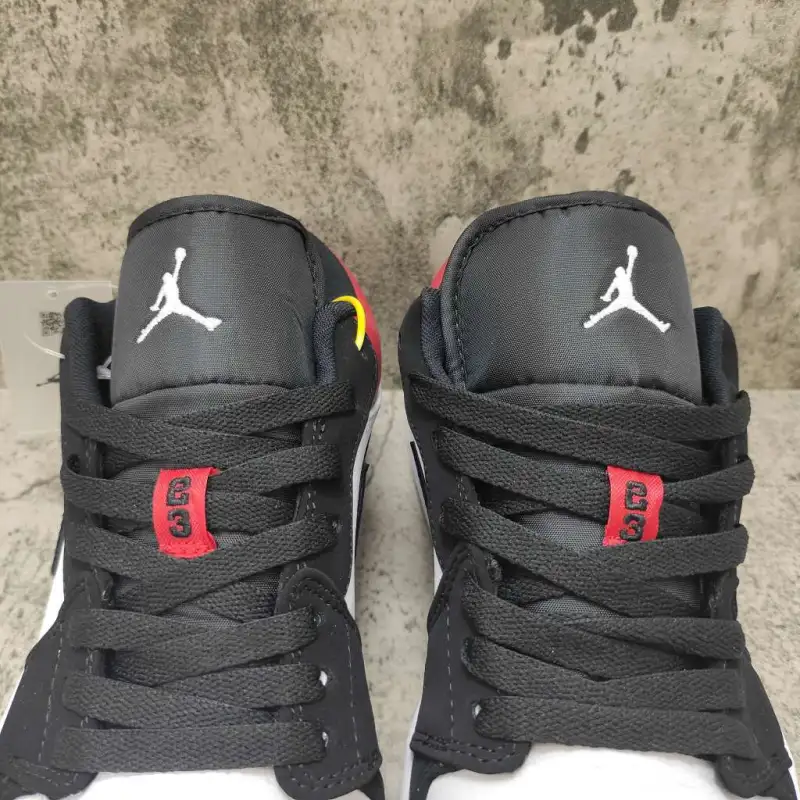 Air Jordan 1 Low Black Toe 553558-116