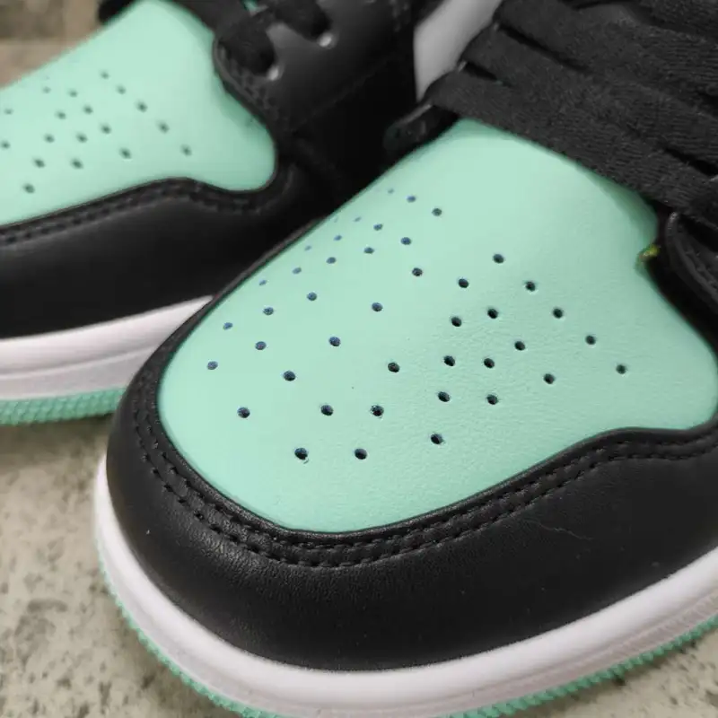 Air Jordan 1 Low Emerald Toe 553558-117
