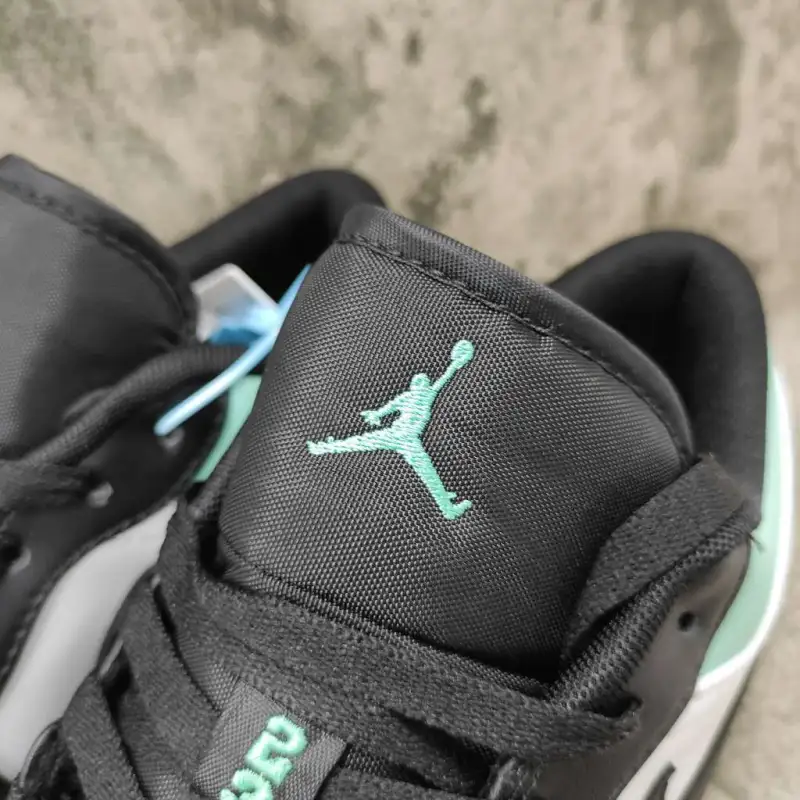Air Jordan 1 Low Emerald Toe 553558-117