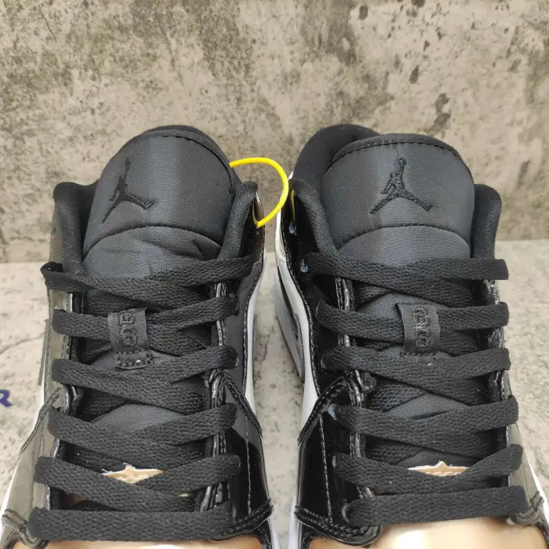 Air Jordan 1 Low Gold Toe CQ9447-700