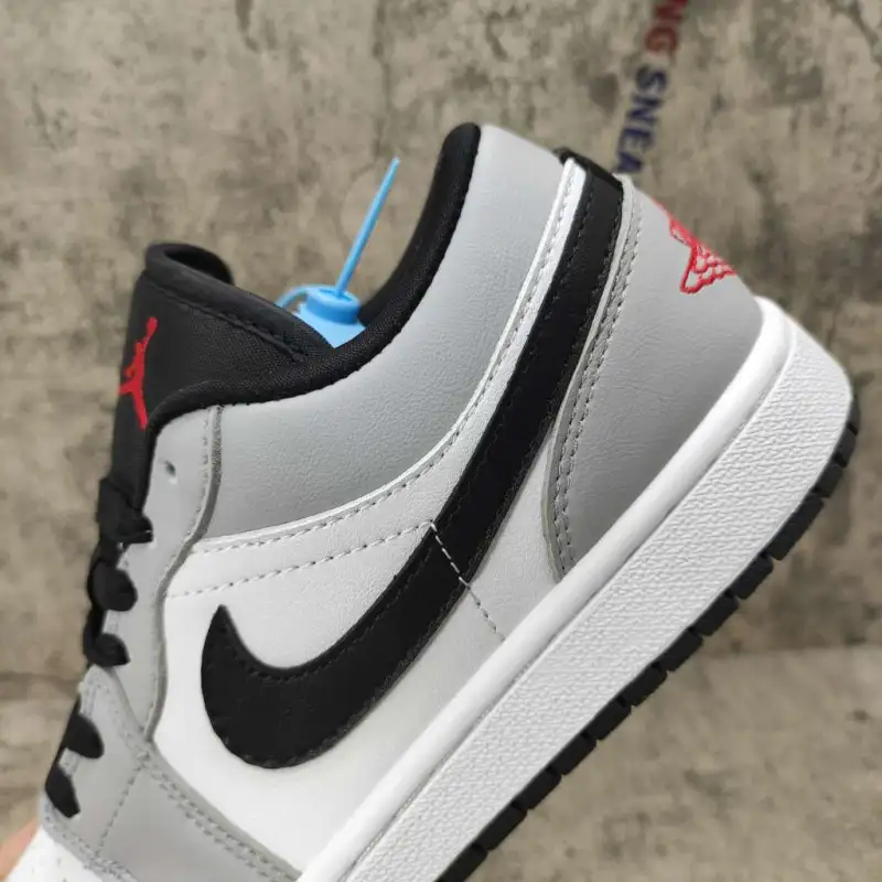 Air Jordan 1 Low Light Smoke Grey 553558-030