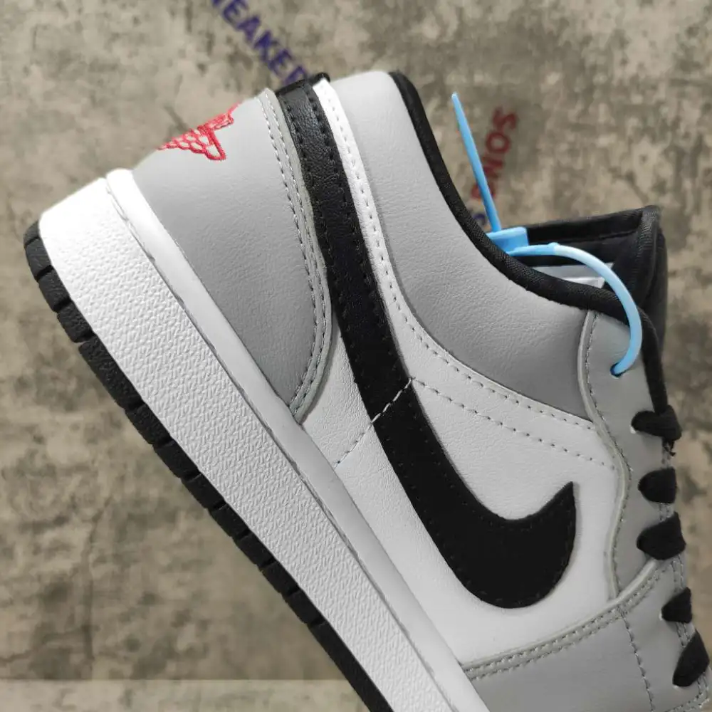 Air Jordan 1 Low Light Smoke Grey 553558-030
