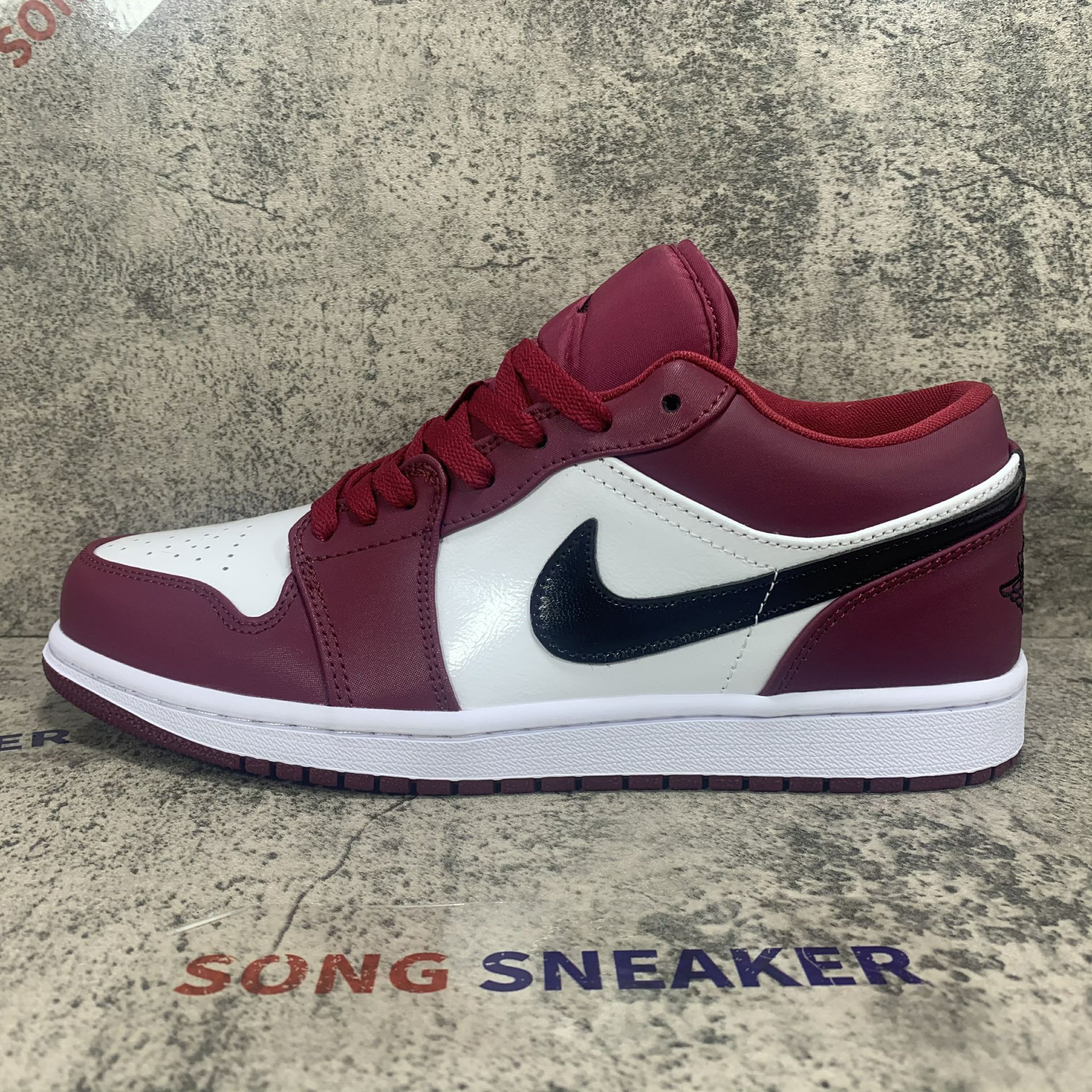 Air Jordan 1 Low Noble Red 553558-604