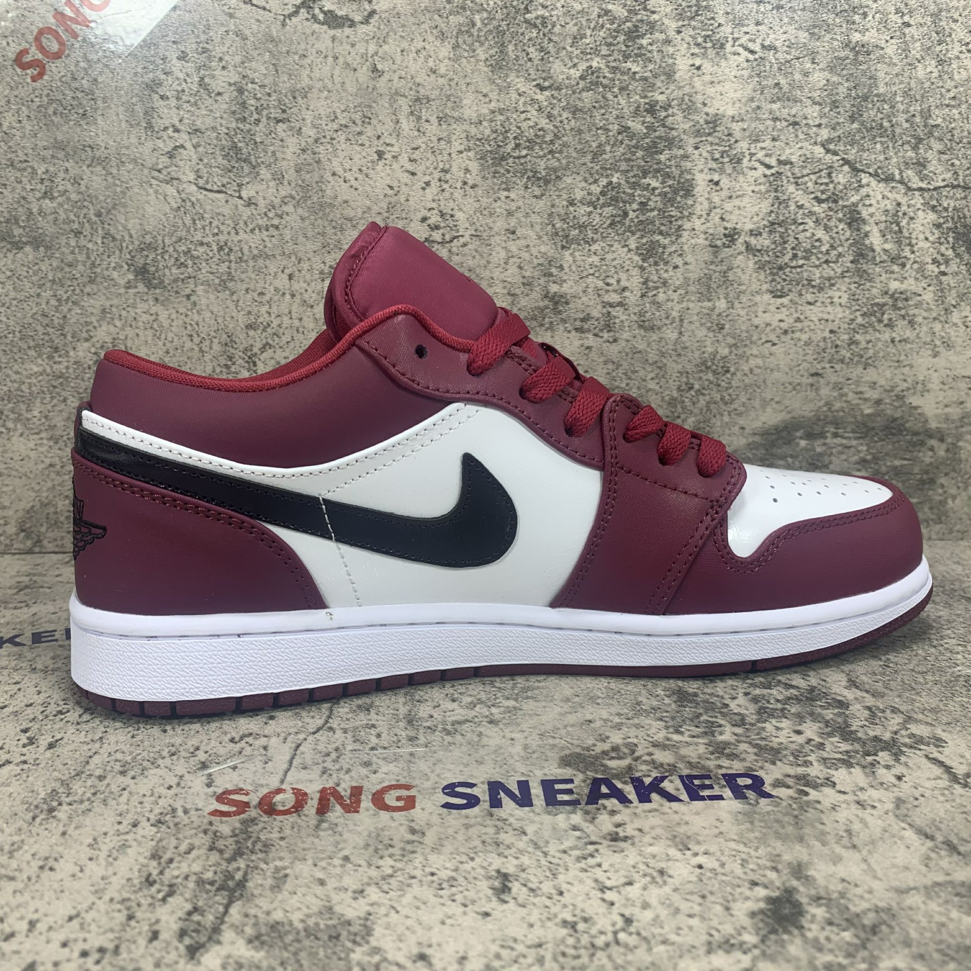 Air Jordan 1 Low Noble Red 553558-604
