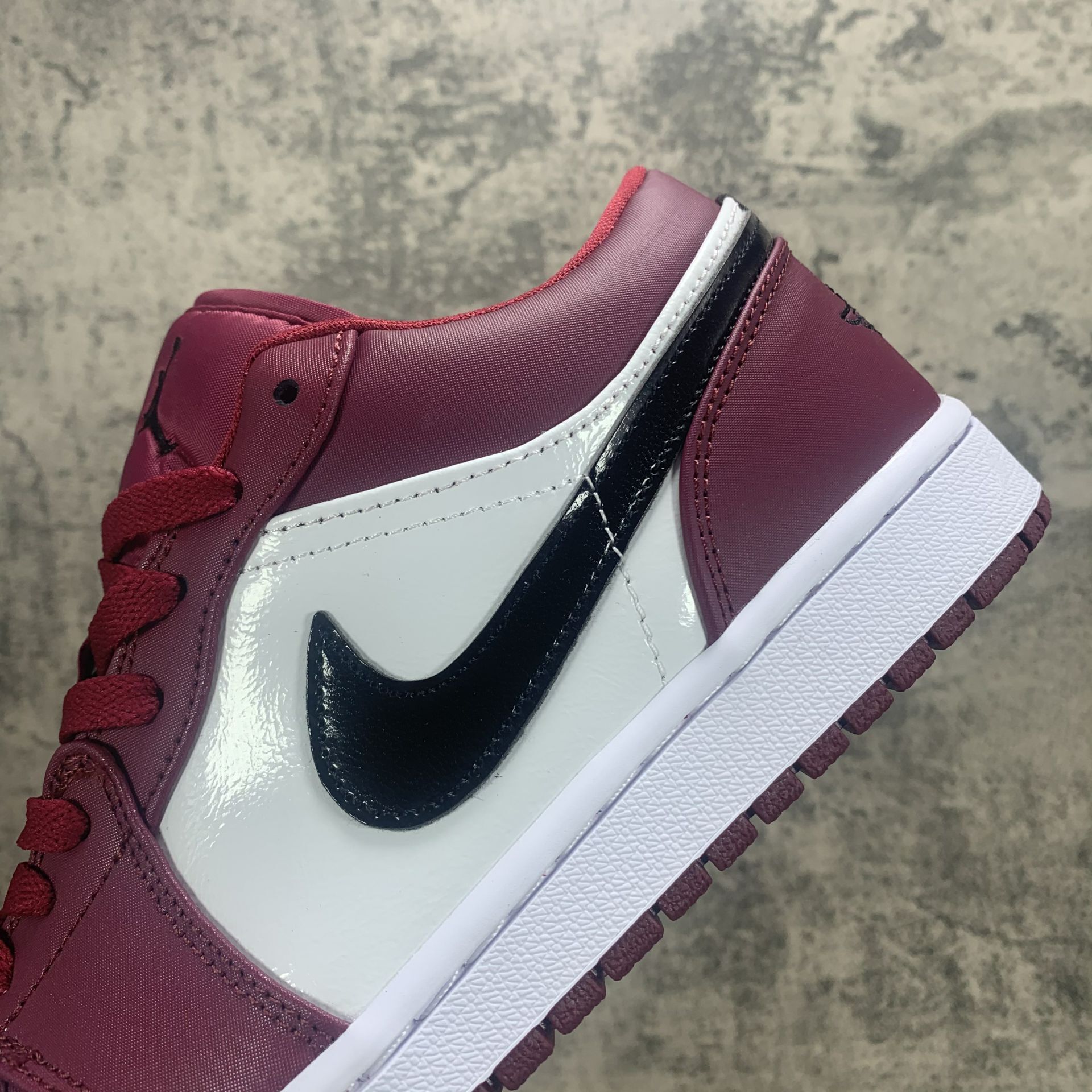 Air Jordan 1 Low Noble Red 553558-604