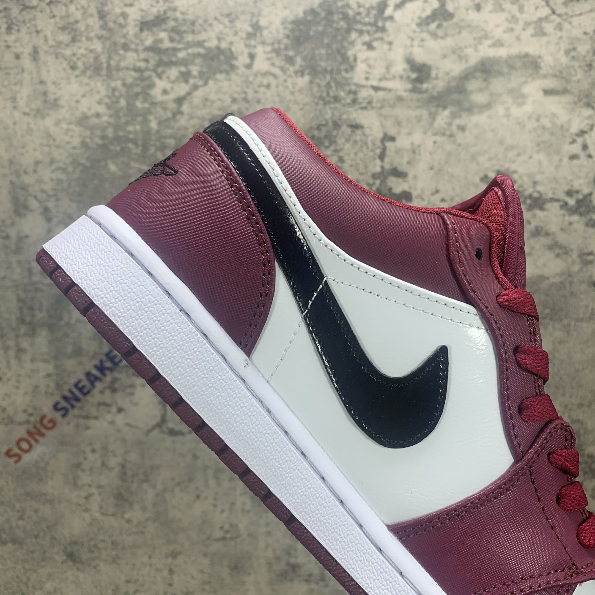 Air Jordan 1 Low Noble Red 553558-604