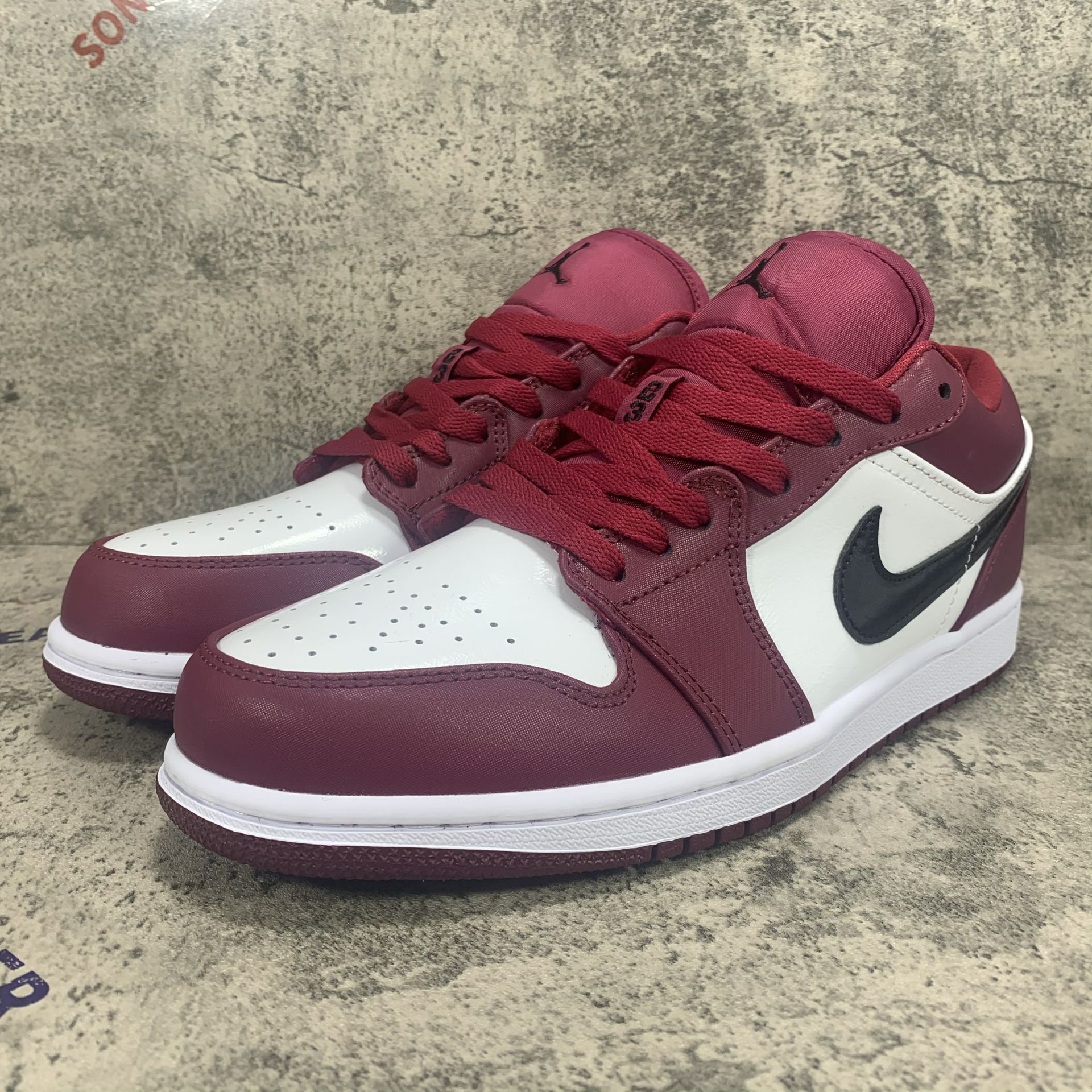Air Jordan 1 Low Noble Red 553558-604