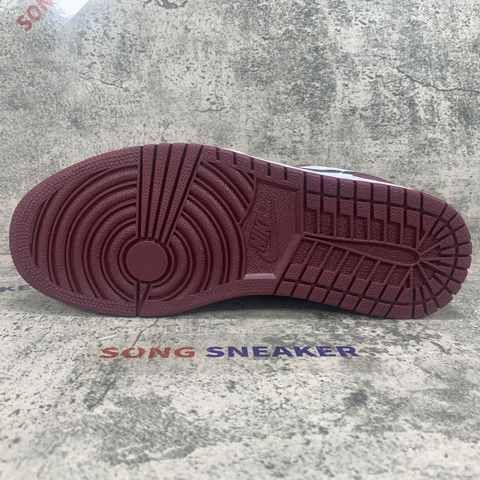 Air Jordan 1 Low Noble Red 553558-604