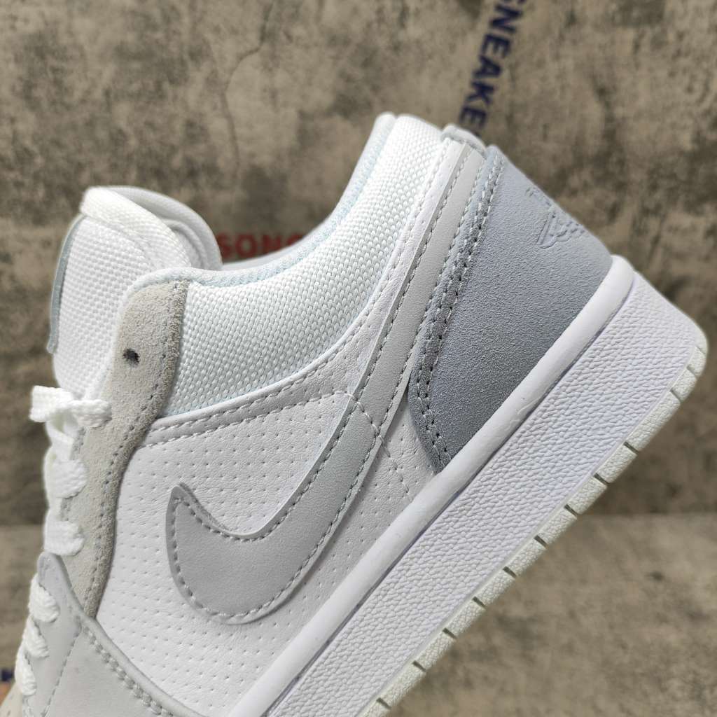 Air Jordan 1 Low Paris CV3043-100