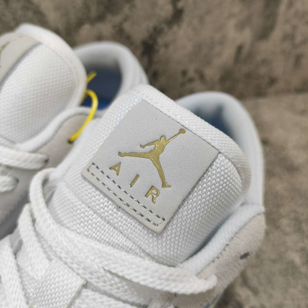 Air Jordan 1 Low Paris CV3043-100