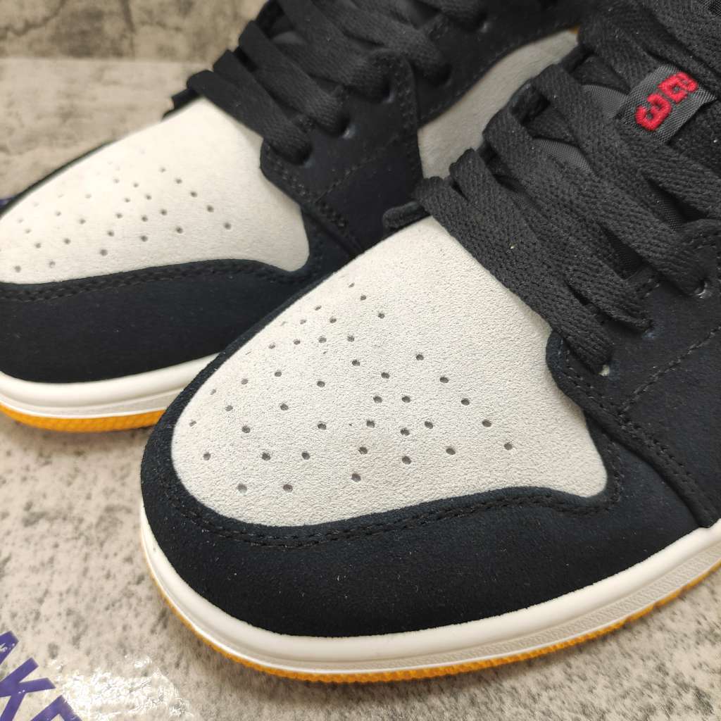 Air Jordan 1 Low Sail University Gold Black 553558-127