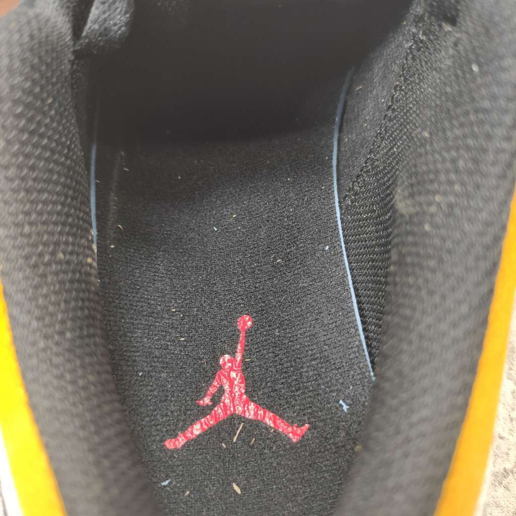 Air Jordan 1 Low Sail University Gold Black 553558-127