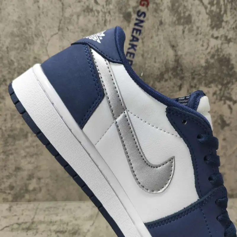 Air Jordan 1 Low SB Midnight Navy CJ7891-400