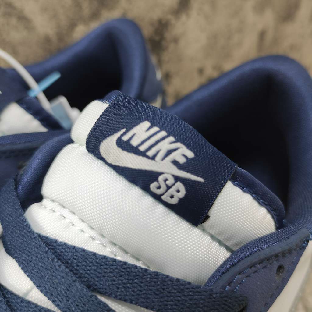 Air Jordan 1 Low SB Midnight Navy CJ7891-400